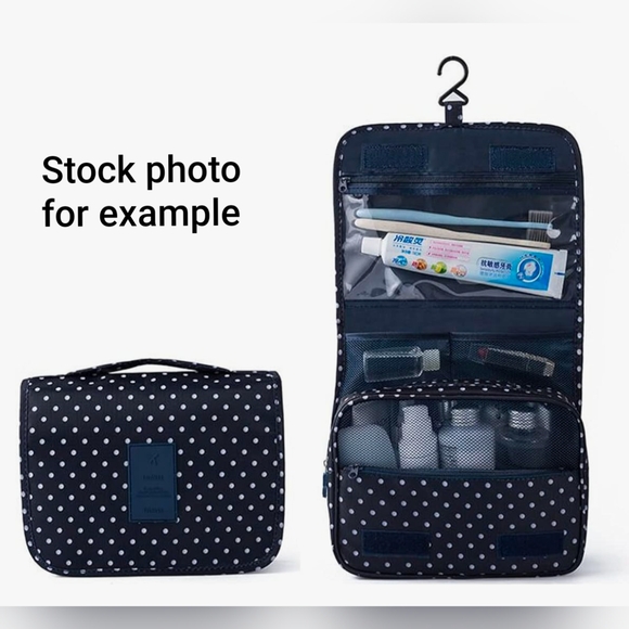 Toiletry bag BNWT, navy & white polka dot colour, lots of pockets - Picture 6 of 12